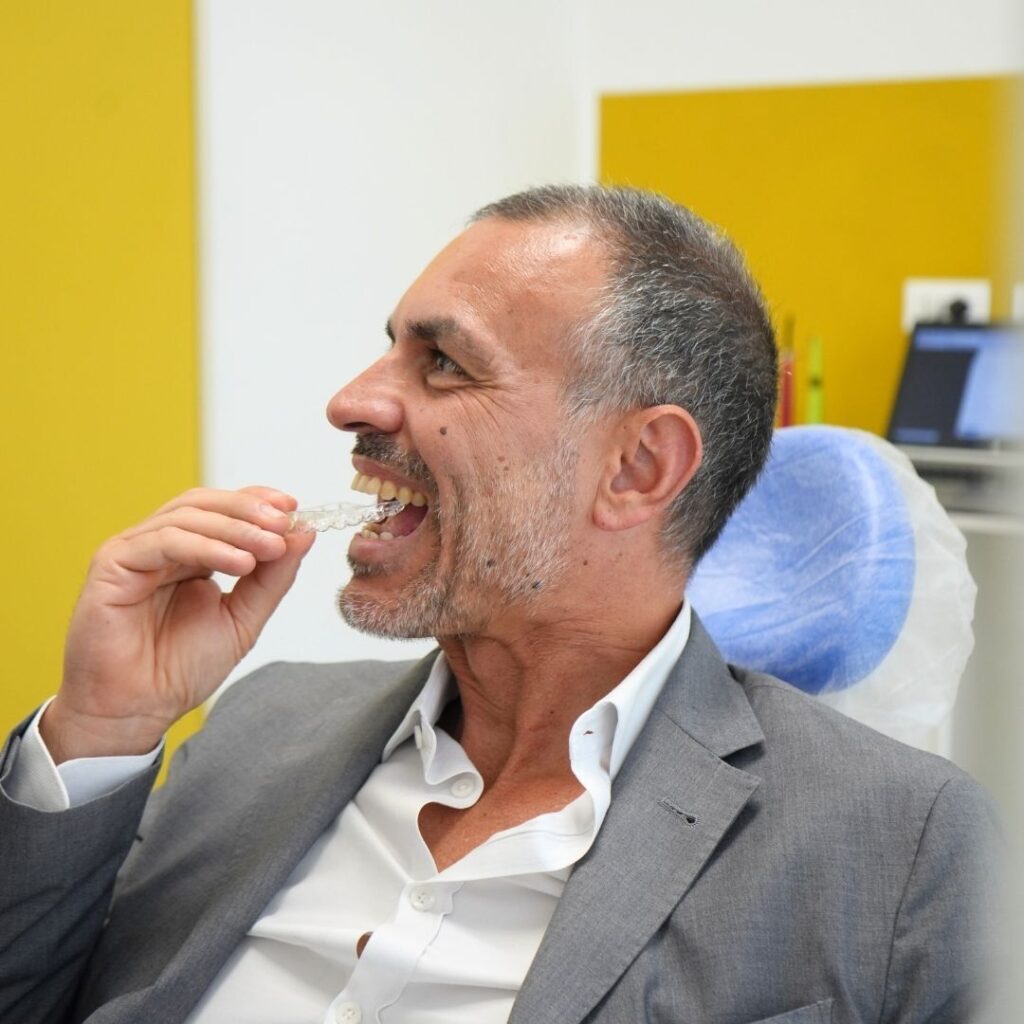 Ortodonzia 6 Apparecchio trasparente a Taranto - Come Pulire l'Apparecchio Trasparente - Apparecchio dentale a Taranto